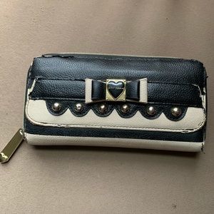 Betsy Wallet